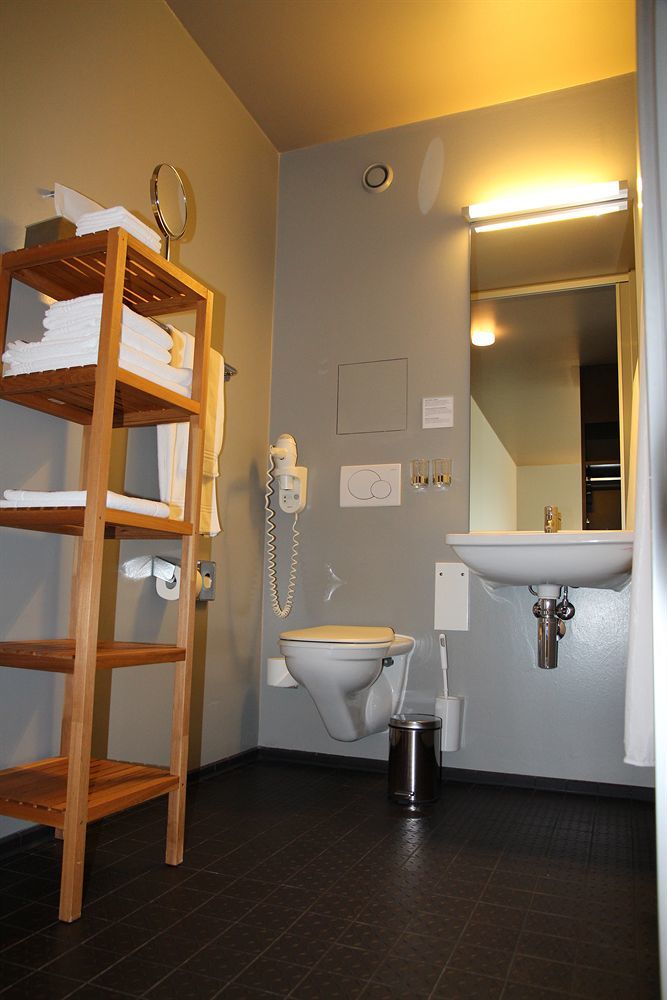 Dasbreitehotel Am Rhein Basilea