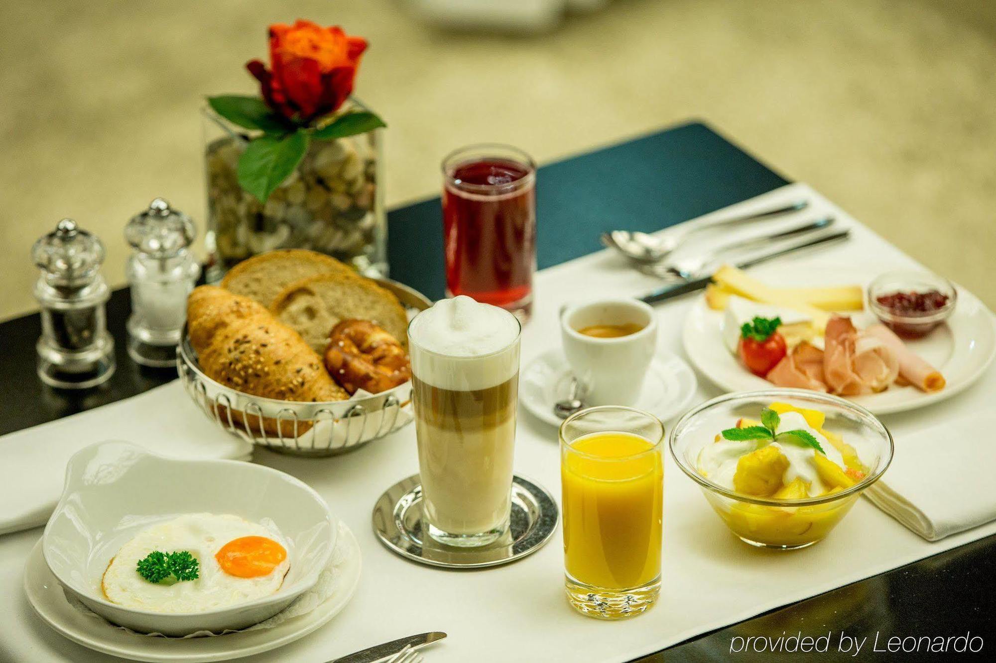 Dasbreitehotel Am Rhein Hotel Basel